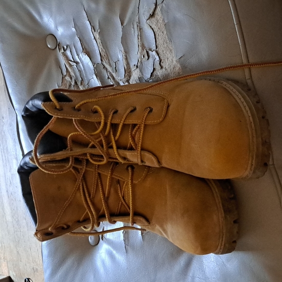 Boots - Picture 3 of 3